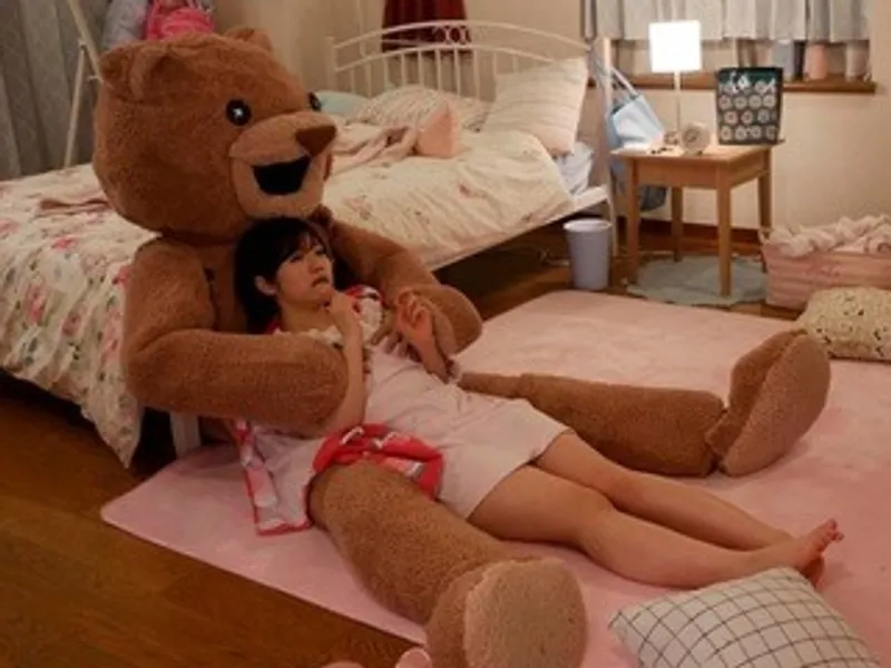 Chú người tình nhồi bông và em nữ sinh ngây thơ