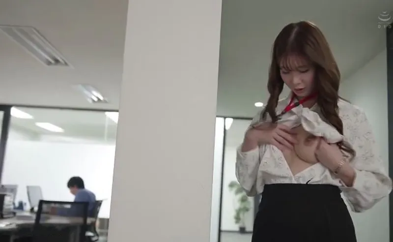 Bí ẩn của cô nhân viên mặt ngoài nghiêm nghị mà thực chất là “nữ thần dâm đãng”