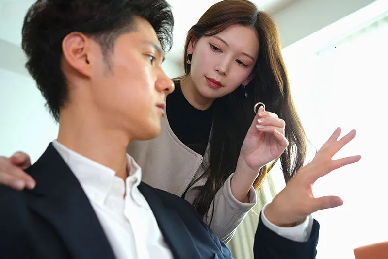 Bà xã đi đi chơi, chồng yêu ở nhà bị nhỏ em cô vợ gạ làm tình không trượt phát nào